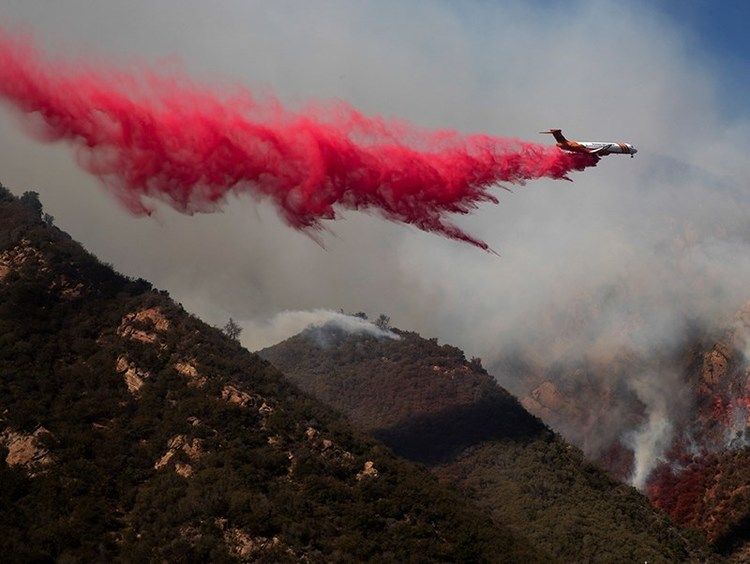 111118 retardant drop wildfire malibu ap p