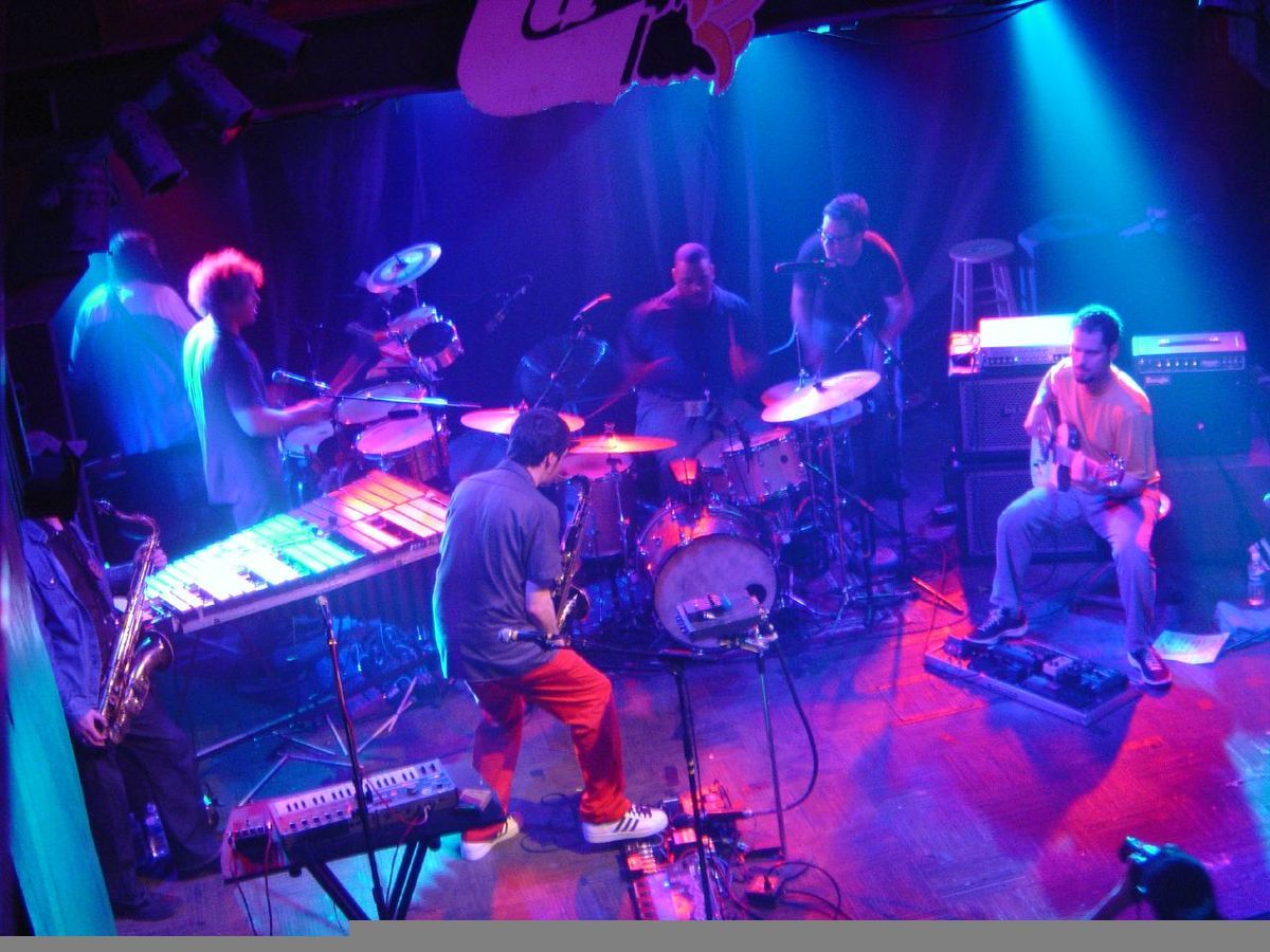 1200px GAT Tipitinas 2004