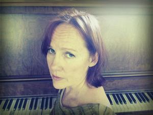 iris piano