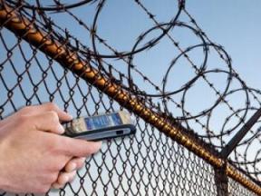 cellphone-in-prison