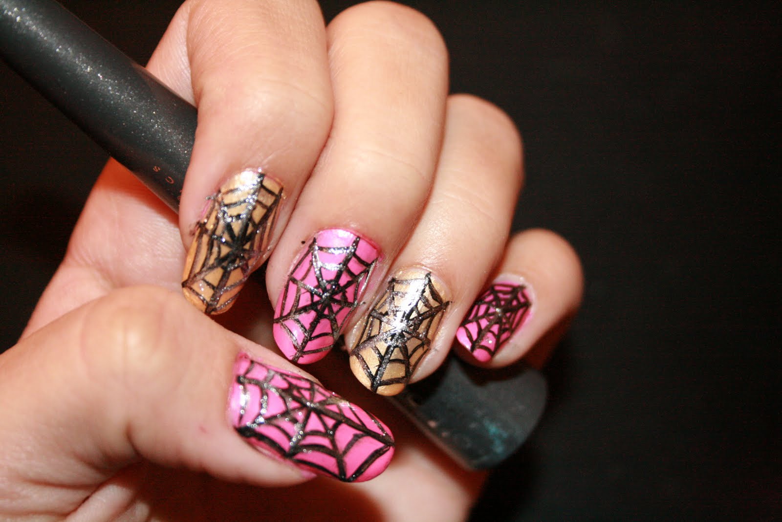 Spider_nail_designs