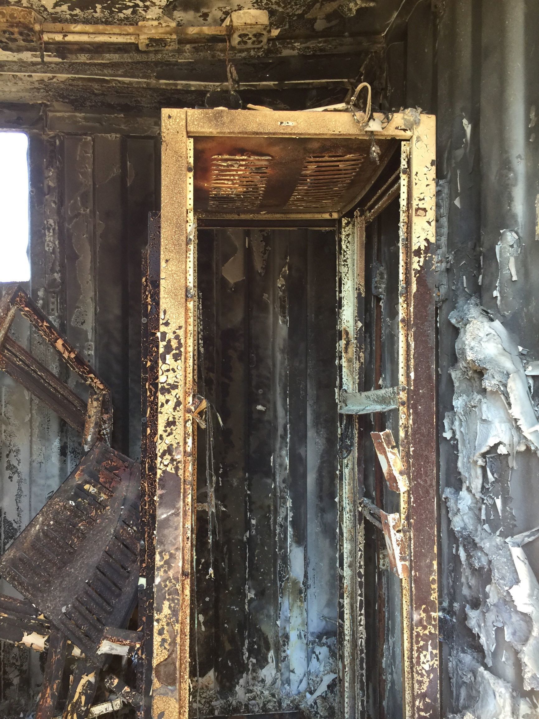 remaining transmitter rack at 91.1 transmitter building 11 2019 L